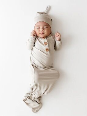 Kyte BABY Knotted Gown with Hat Set in Oat